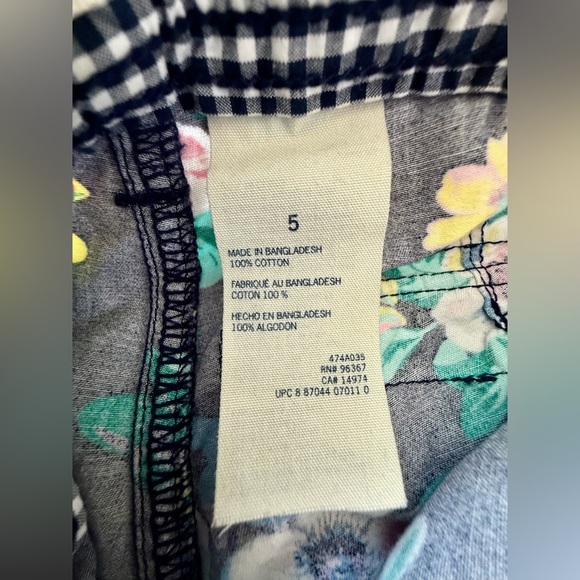 🌺 OshKosh B’gosh Girls Navy Floral Shorts | Size 5 - Picture 4 of 7